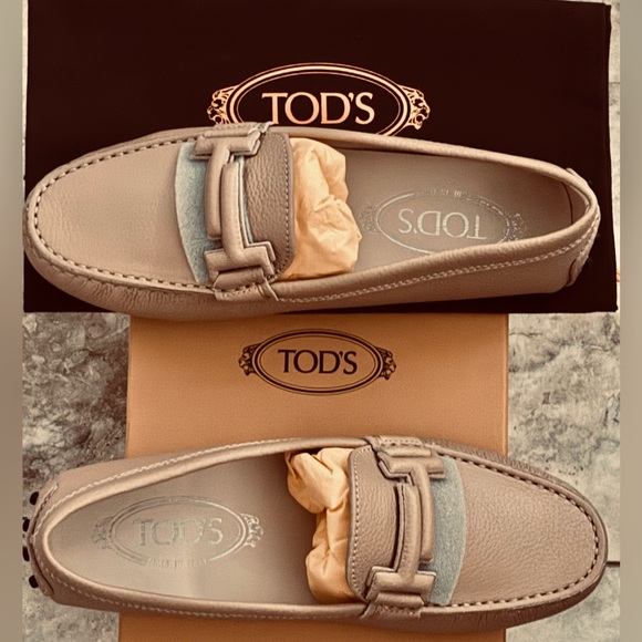 AUTHENTIC NEW IN BOX TOD’S LEATHER TAN DRIVING LOAFERS SZ 6.5 - Picture 1 of 9